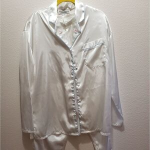 *Bali Studio pajamas.2 piece, white, m…